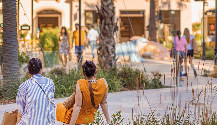 La Roca Village Shopping Express